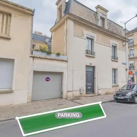 Le Royaume - Parking